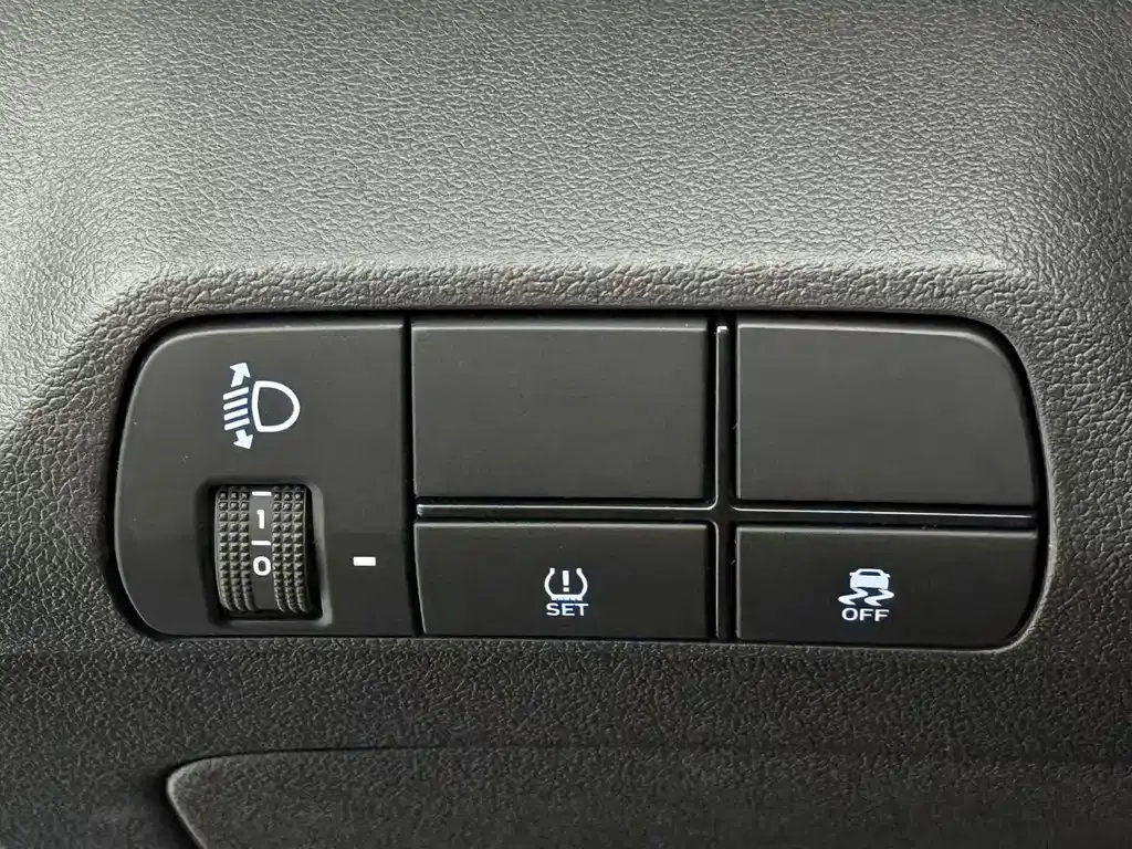 Hyundai Elantra — фото 8