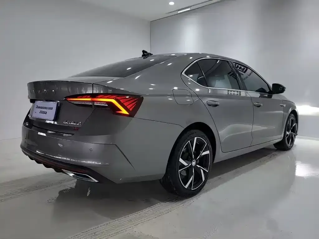 Skoda Octavia — фото 5