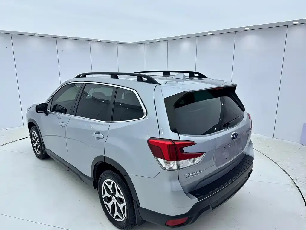 Subaru Forester — фото 5