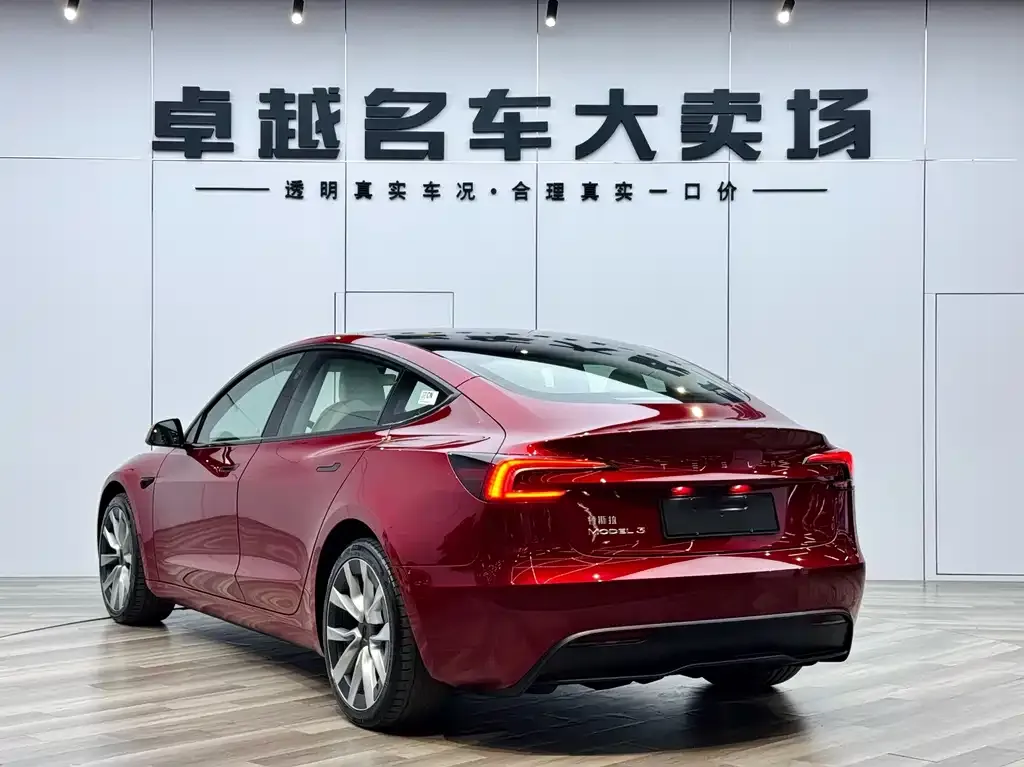 Tesla Model 3 — фото 10
