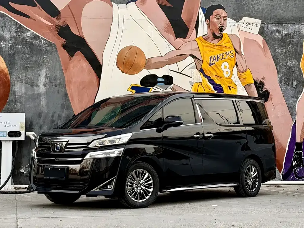 Toyota Vellfire — фото 1