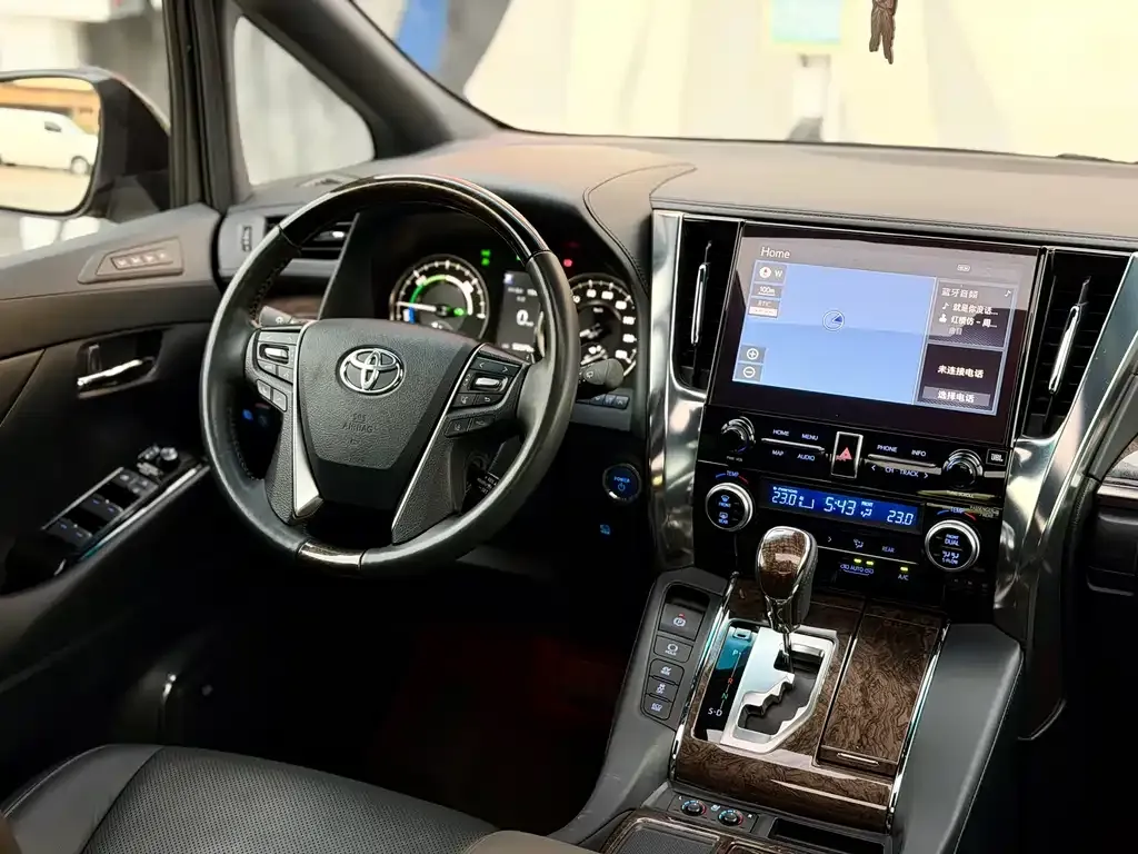 Toyota Vellfire — фото 8