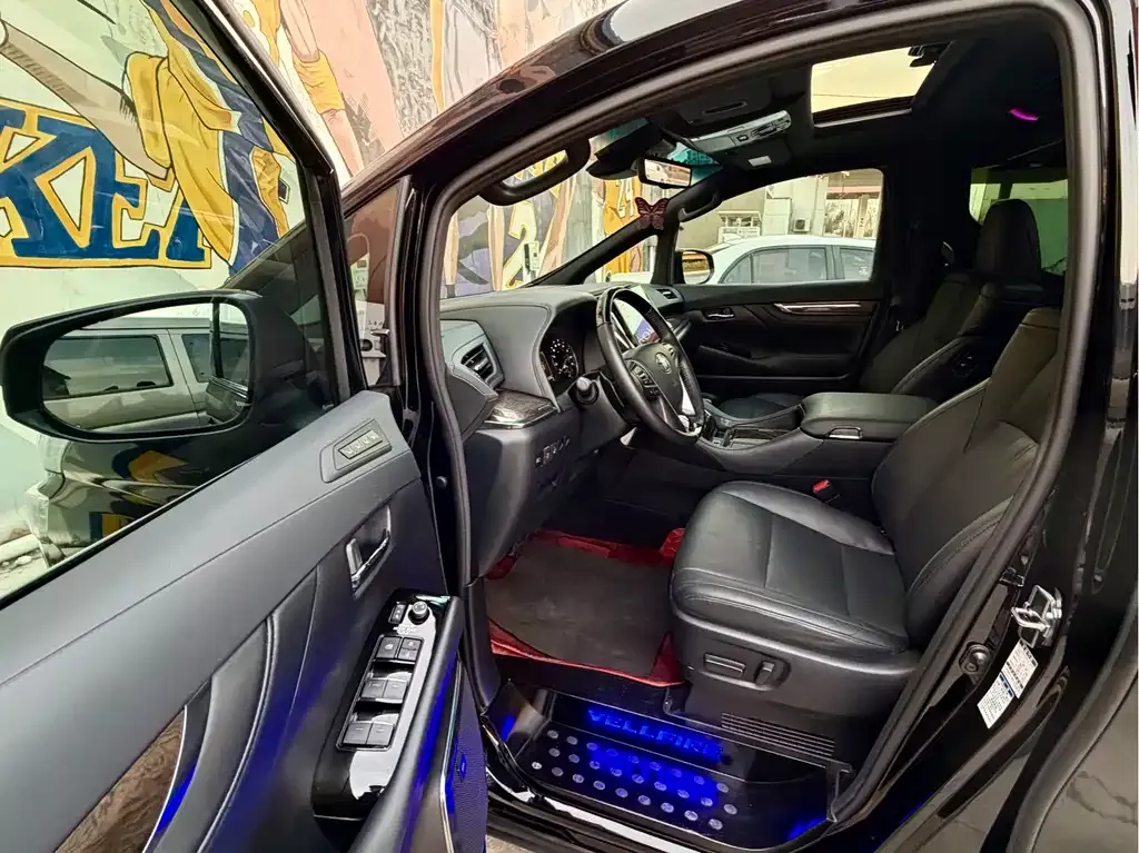 Toyota Vellfire — фото 3