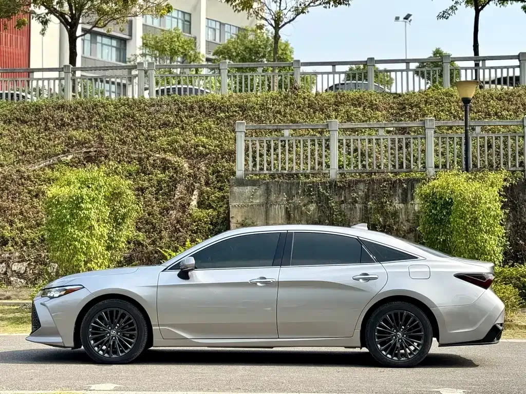 Toyota Avalon — фото 4