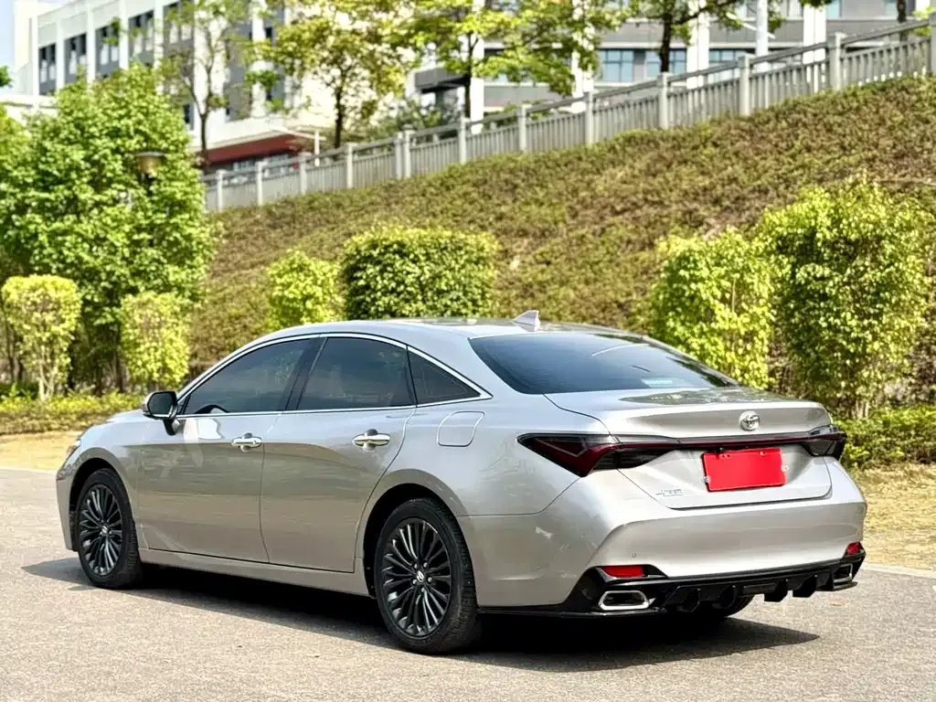 Toyota Avalon — фото 10