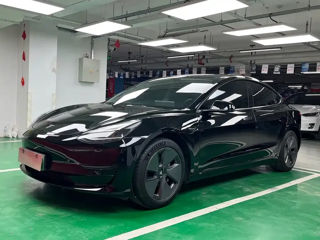 Tesla Model 3 — фото 1