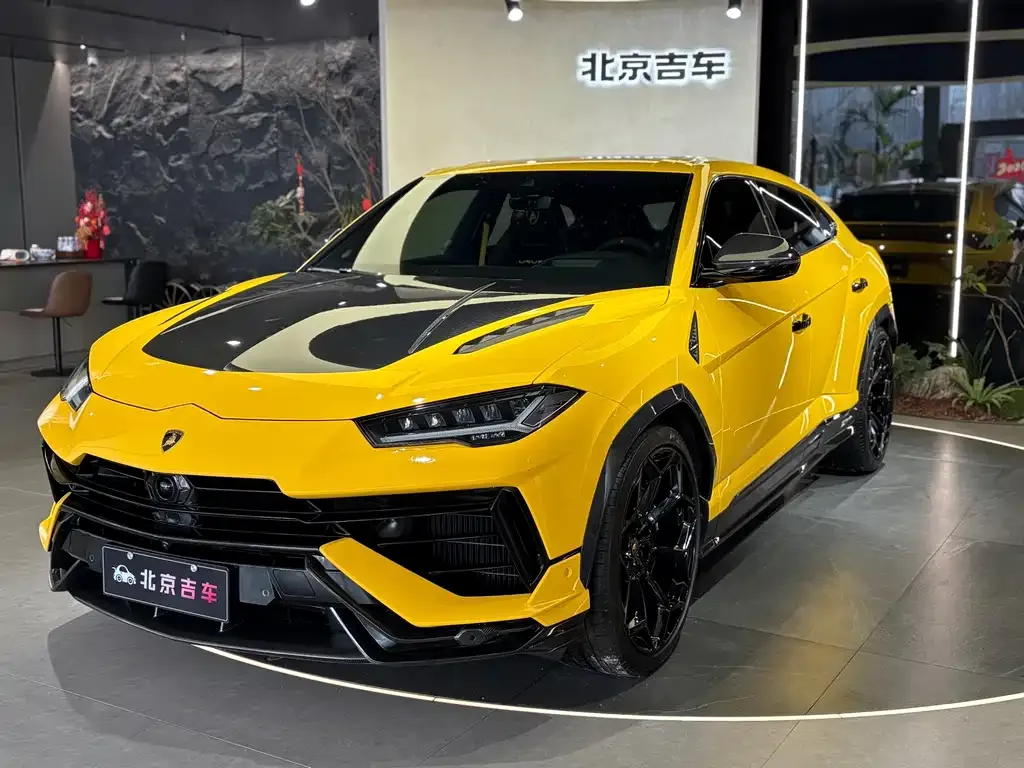 Lamborghini Urus — фото 1