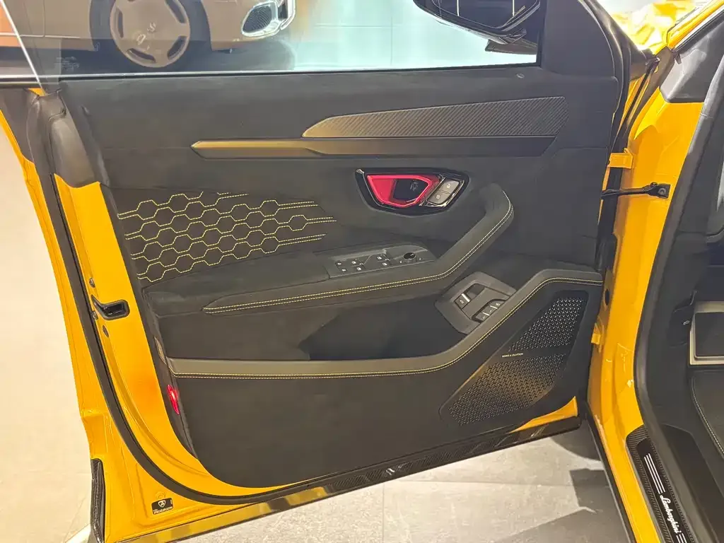 Lamborghini Urus — фото 3