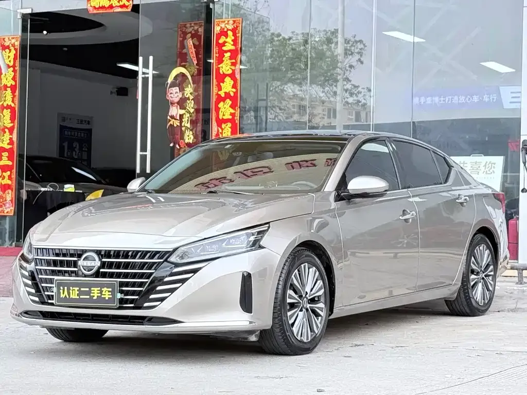 Nissan Teana — фото 1
