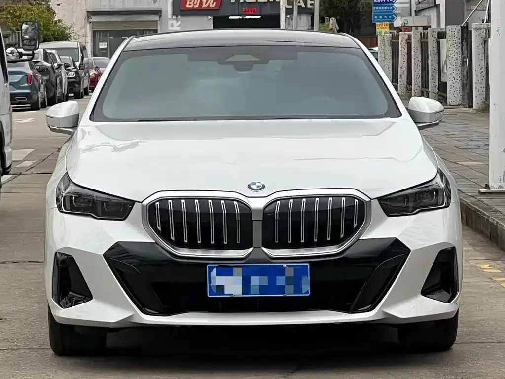 BMW 5 Series — фото 1