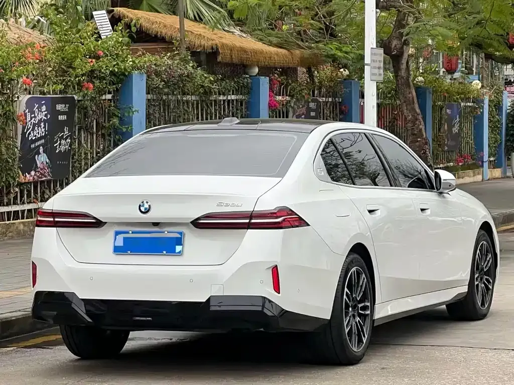 BMW 5 Series — фото 10