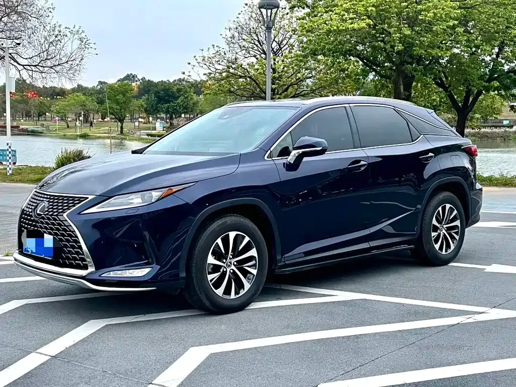 Lexus RX — фото 1