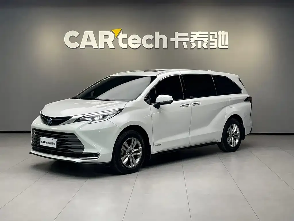 Toyota Sienna — фото 1