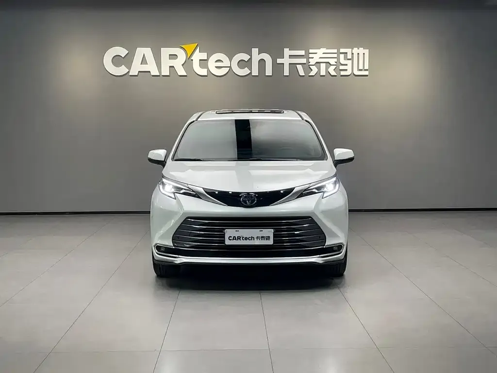Toyota Sienna — фото 2