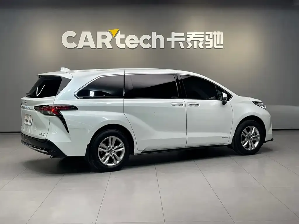 Toyota Sienna — фото 5