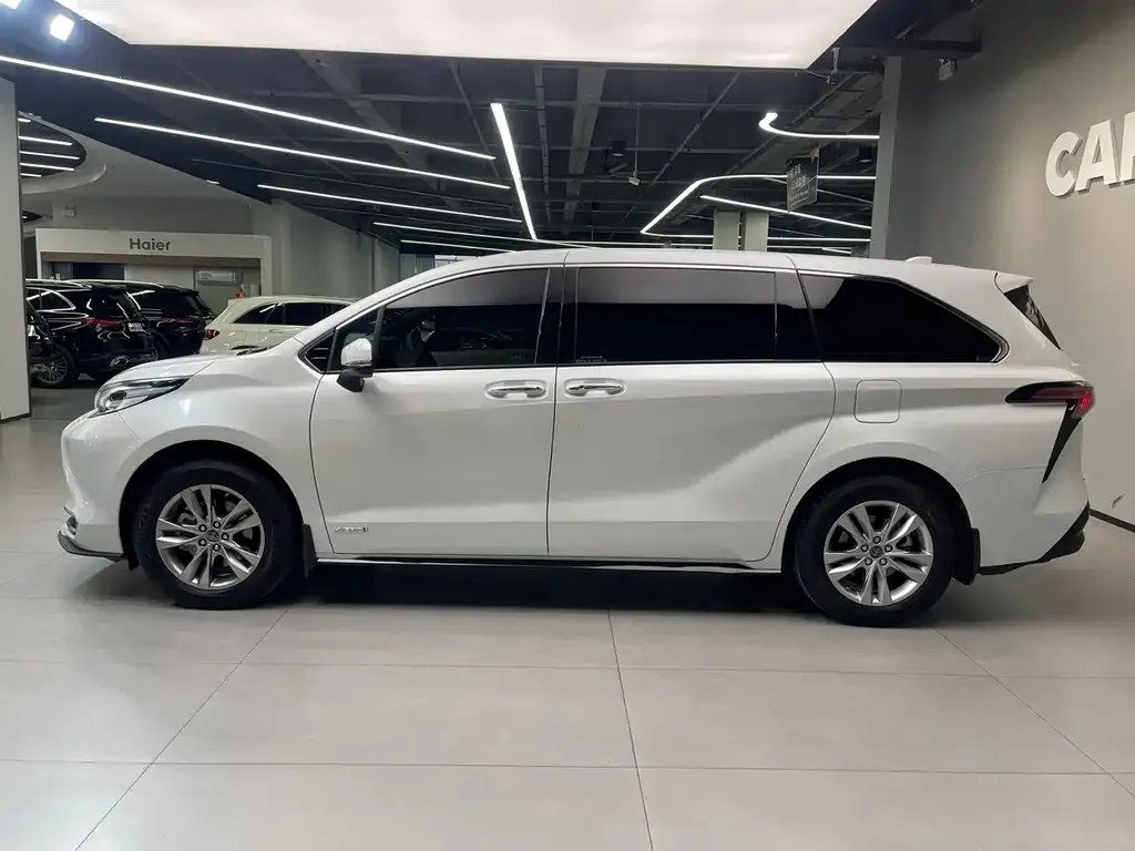Toyota Sienna — фото 7