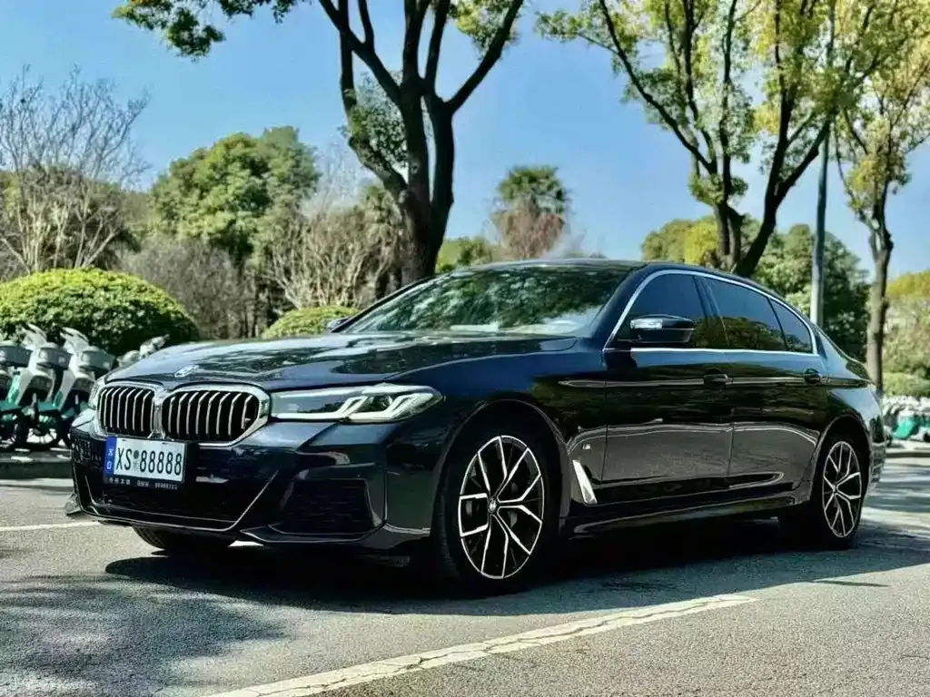 BMW 5 Series — фото 1