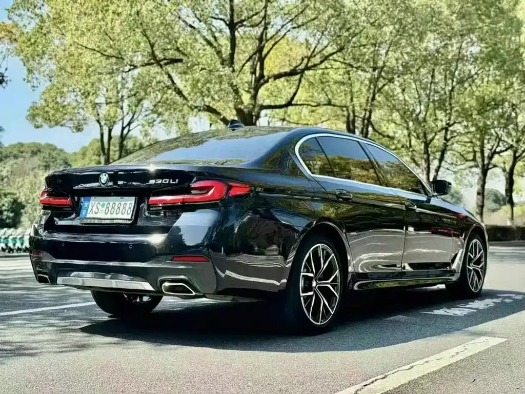 BMW 5 Series — фото 8