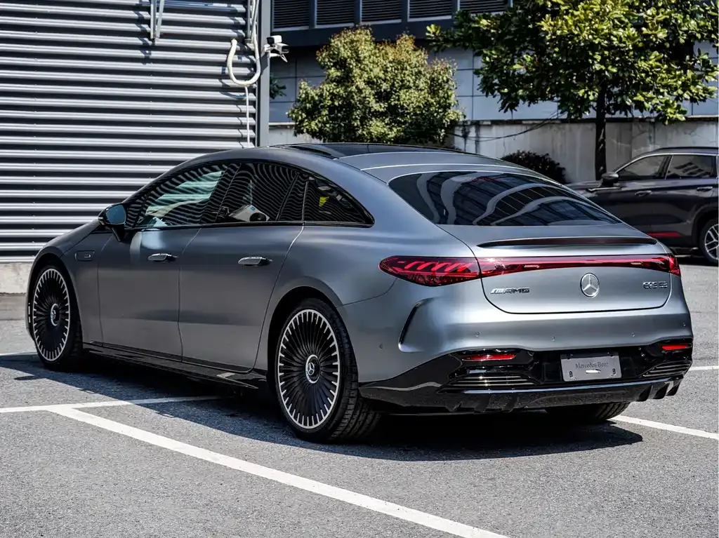 Mercedes-Benz EQS AMG — фото 8