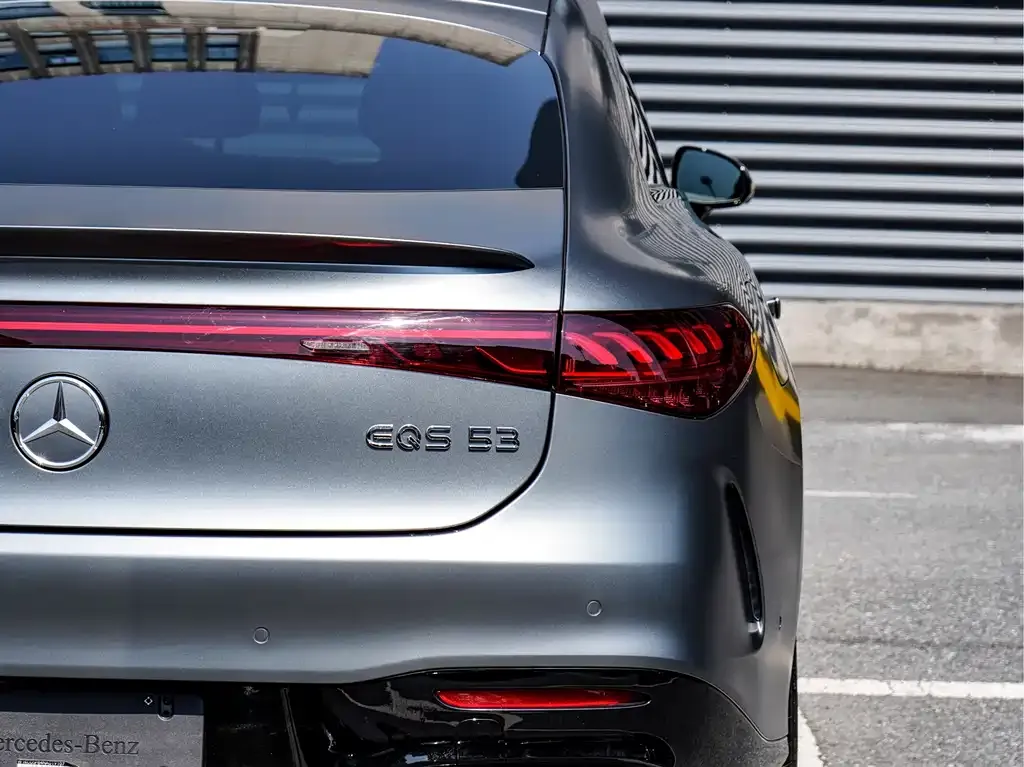 Mercedes-Benz EQS AMG — фото 9