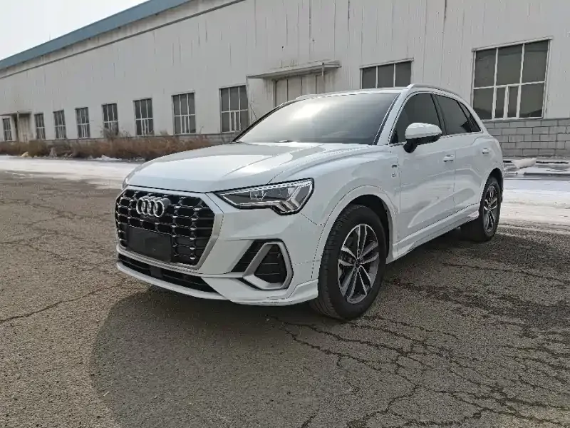 Audi Q3 — фото 1