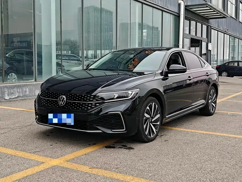 Volkswagen Passat — фото 1
