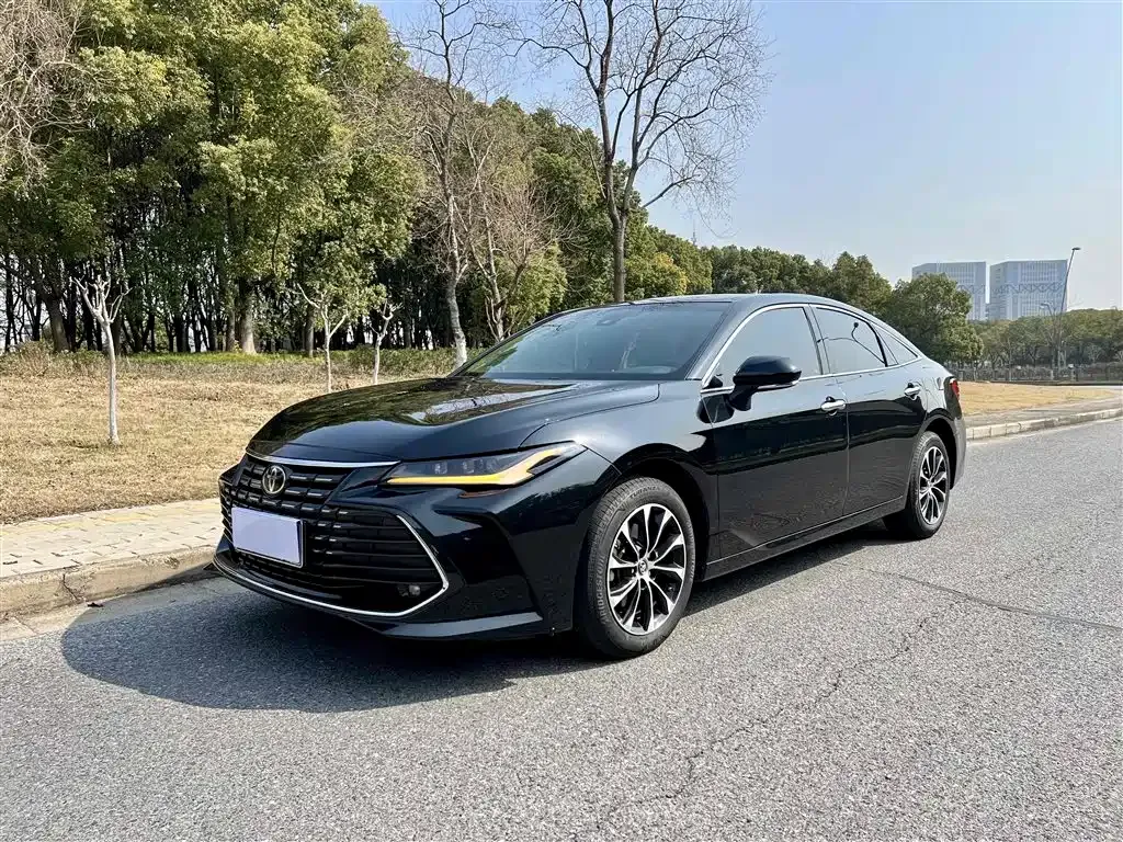 Toyota Avalon — фото 1