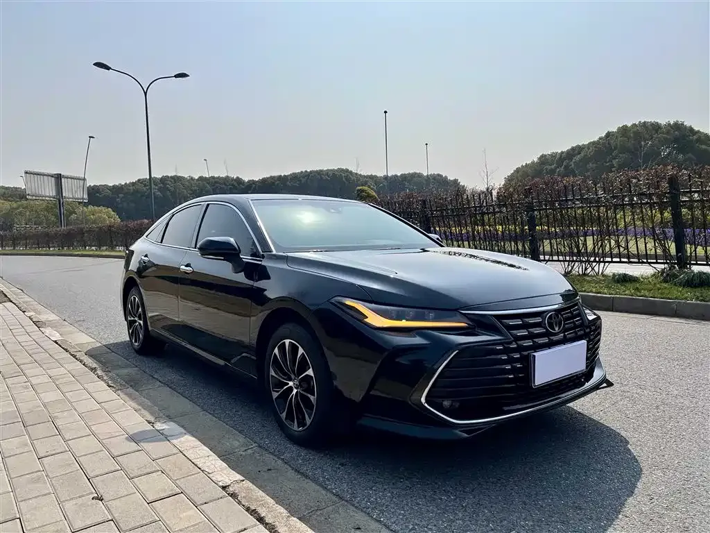 Toyota Avalon — фото 2