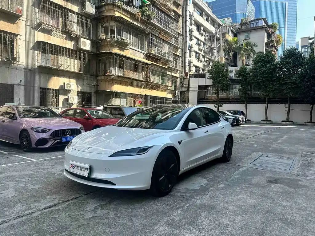 Tesla Model 3 — фото 1