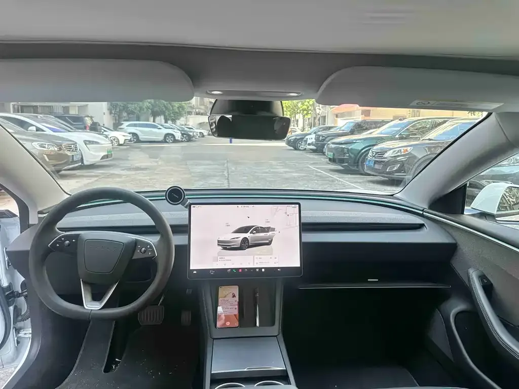 Tesla Model 3 — фото 8