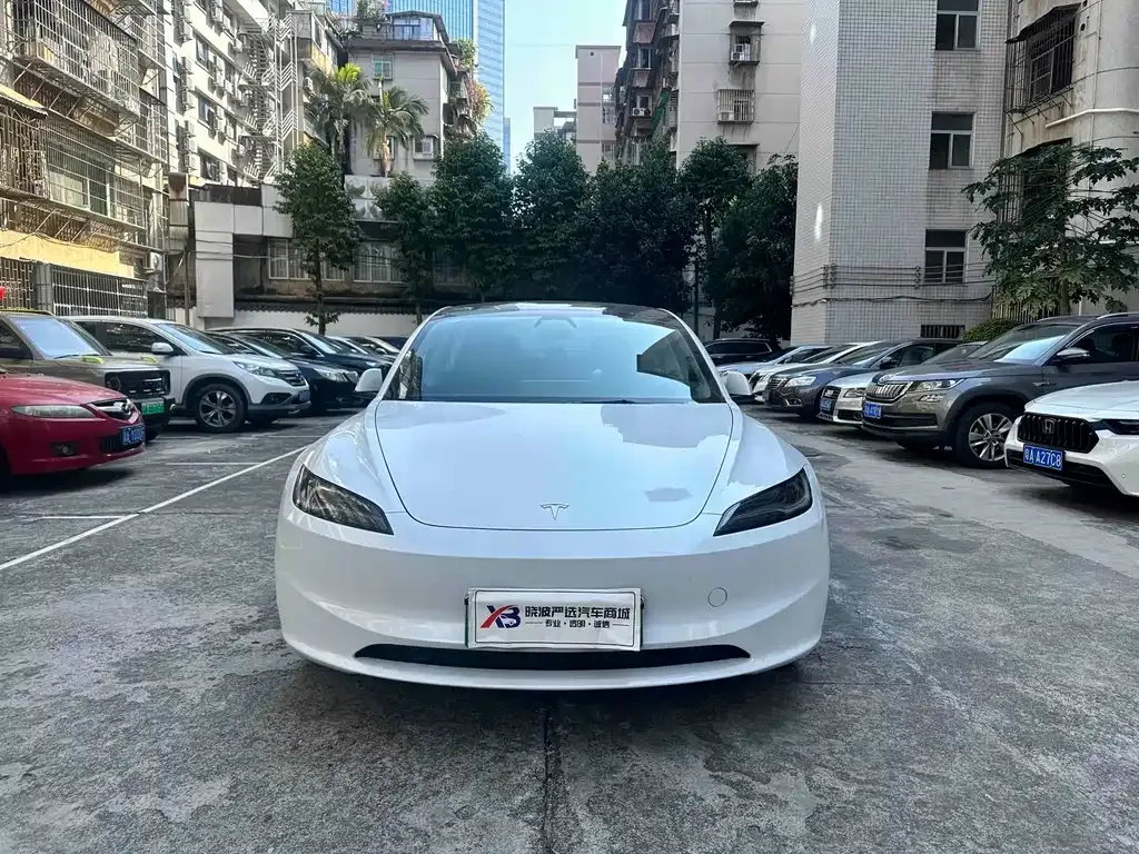 Tesla Model 3 — фото 10