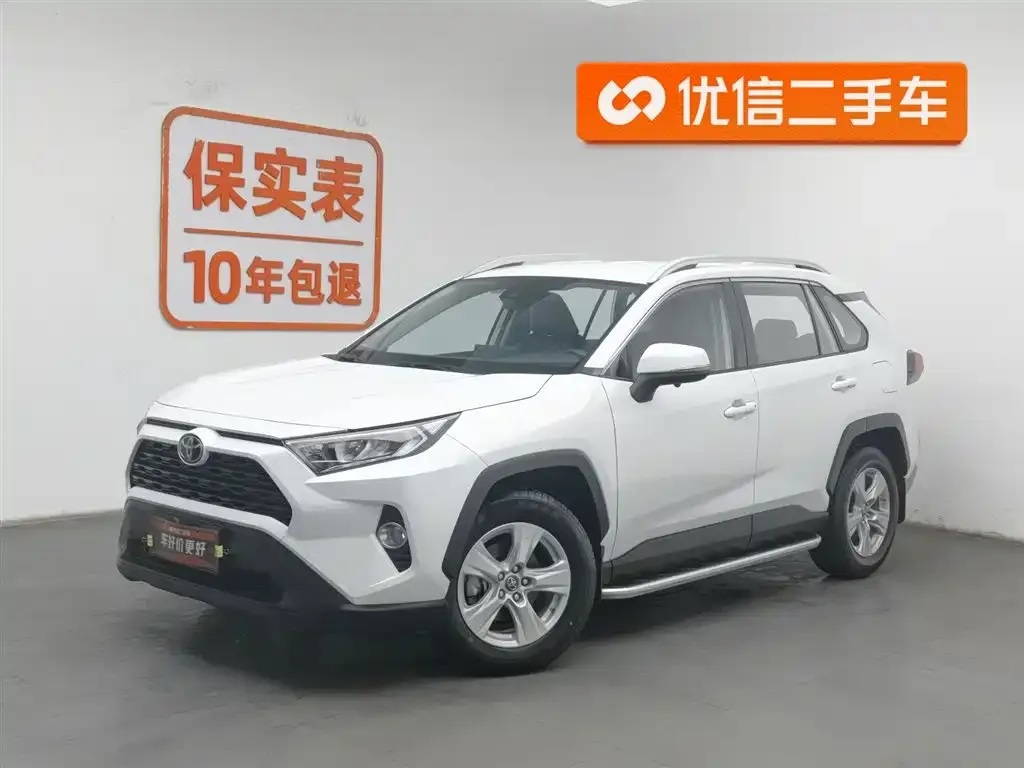 Toyota RAV4 — фото 1