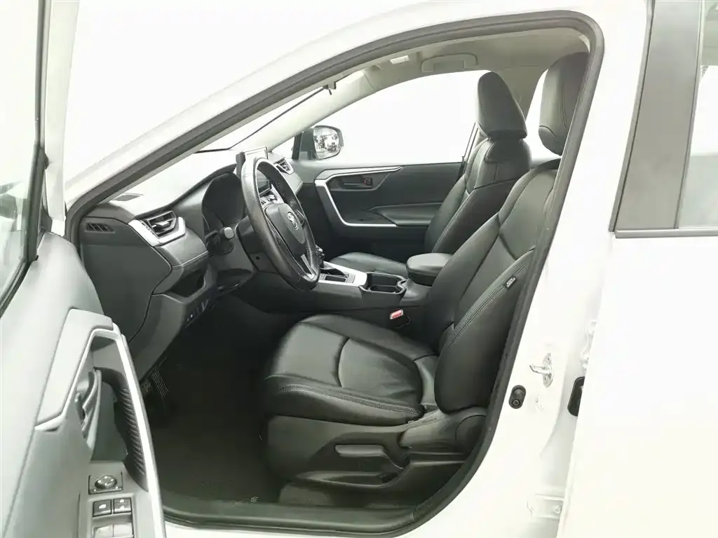 Toyota RAV4 — фото 4