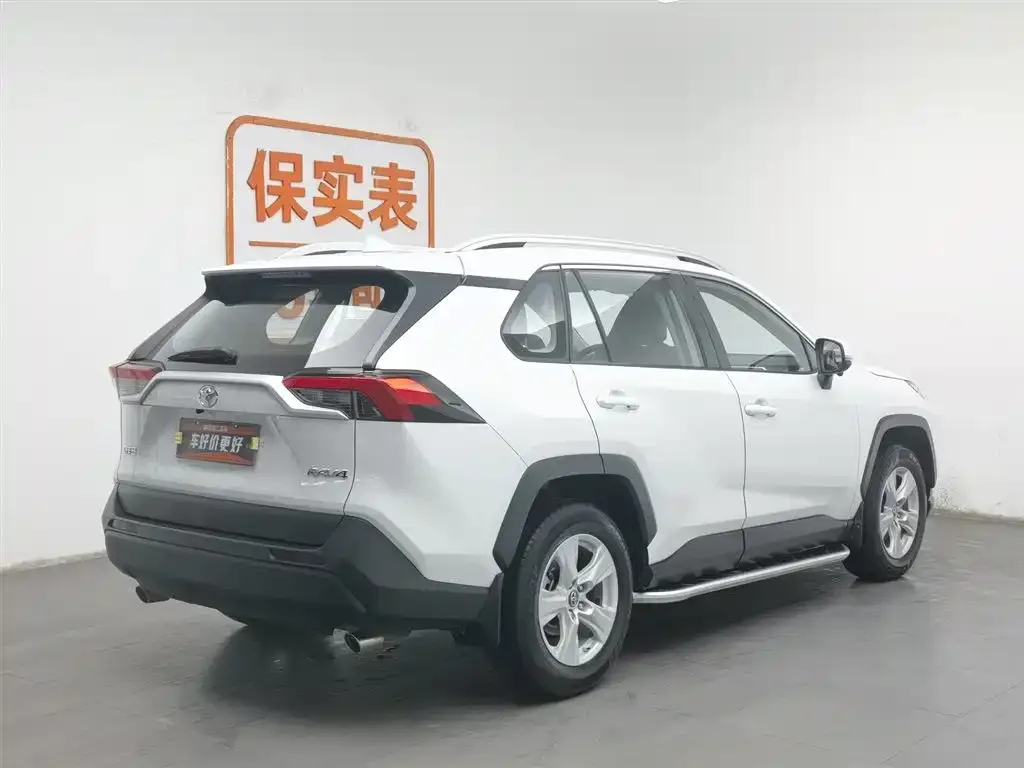 Toyota RAV4 — фото 7