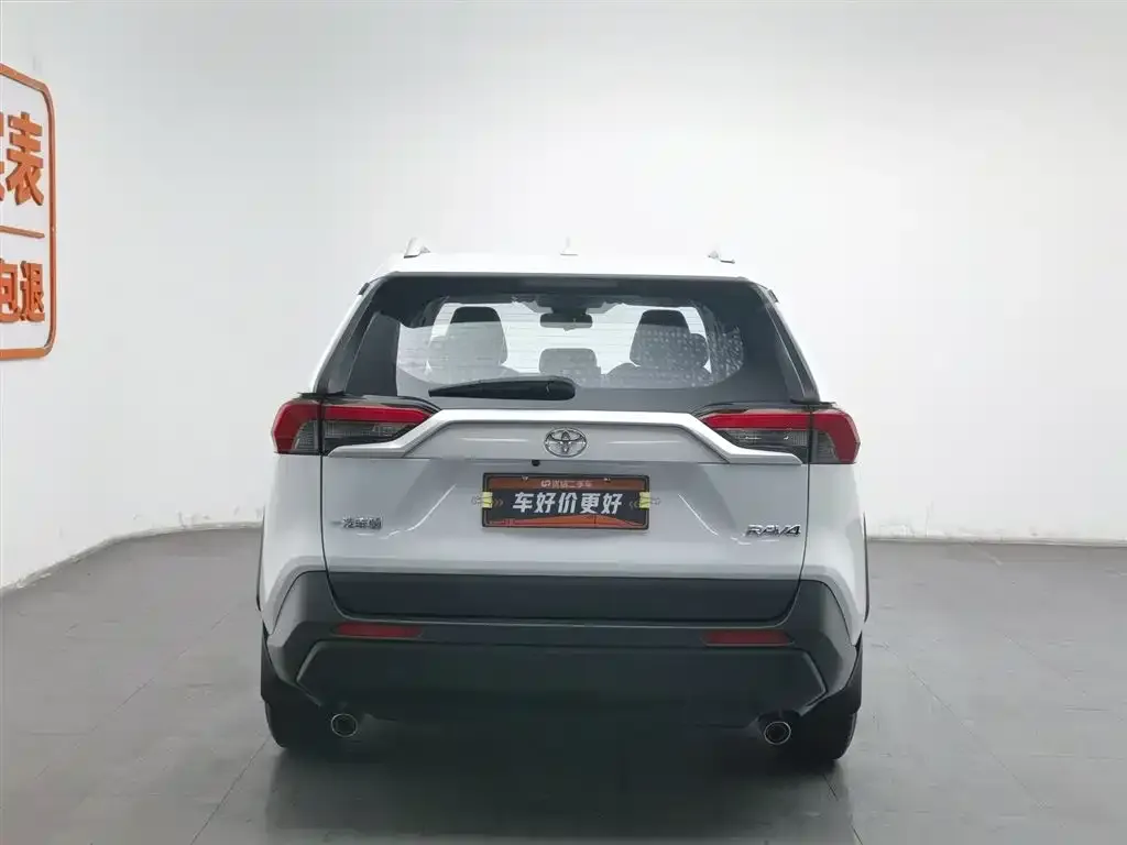 Toyota RAV4 — фото 5