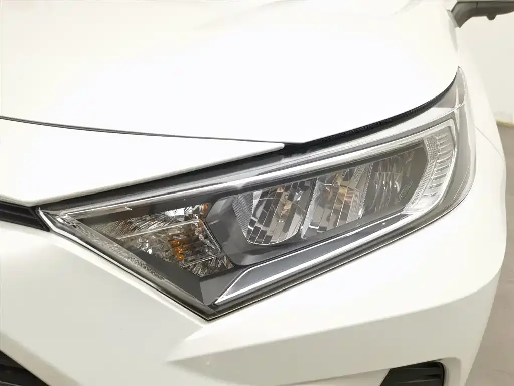 Toyota RAV4 — фото 8