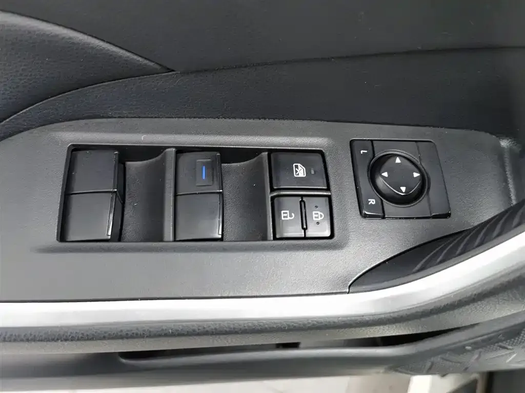 Toyota RAV4 — фото 2