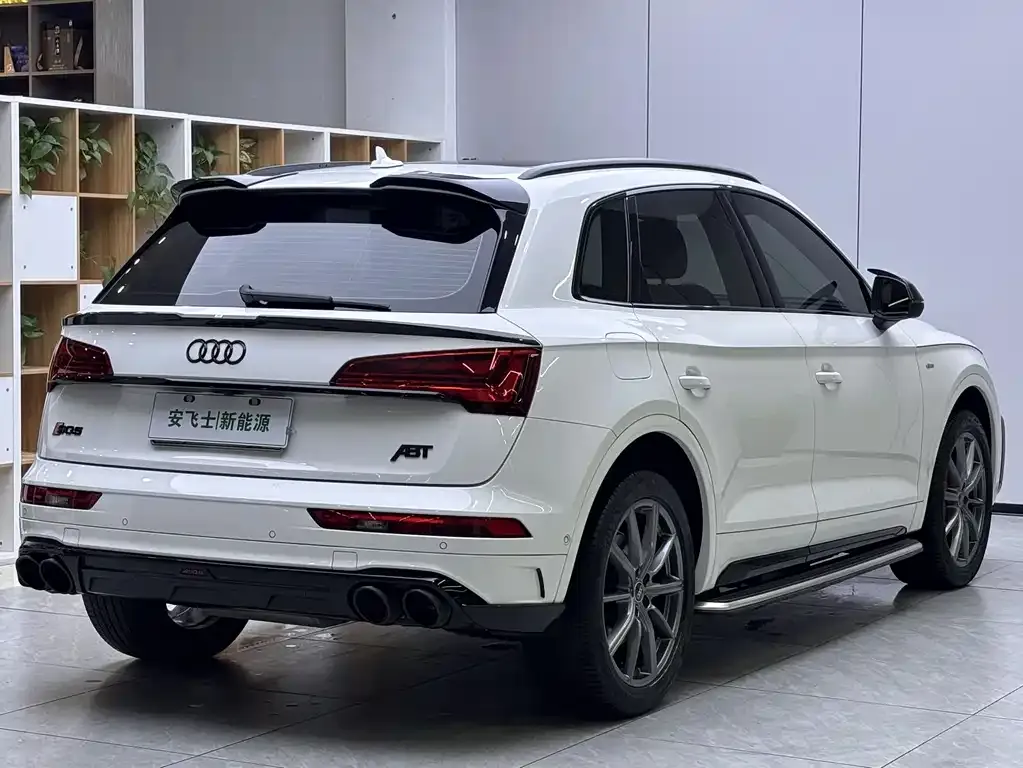 Audi Q5L — фото 3