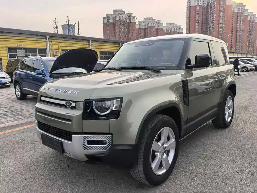 Land Rover Defender — фото 1
