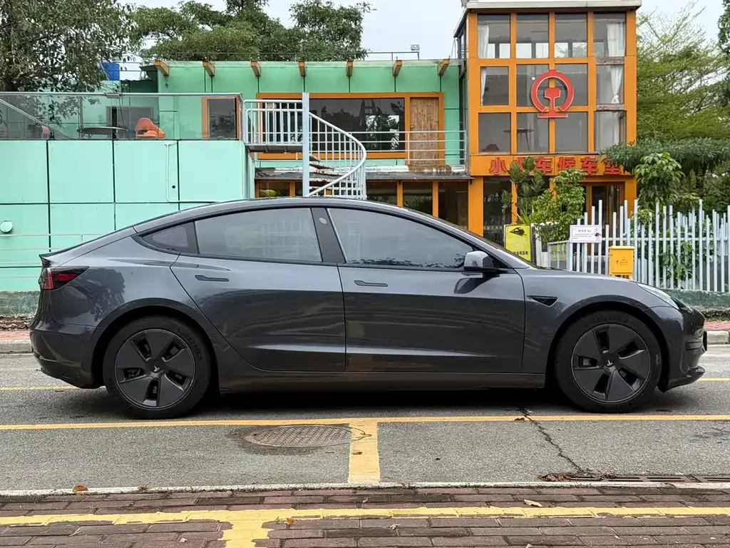 Tesla Model 3 — фото 10
