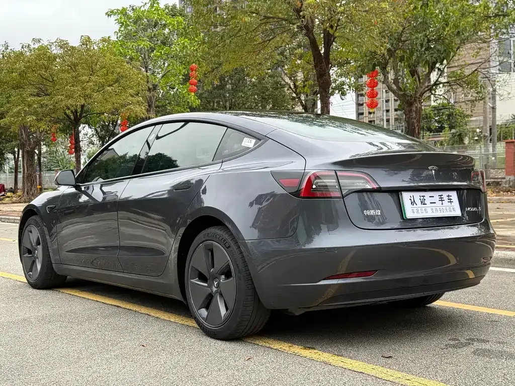 Tesla Model 3 — фото 8