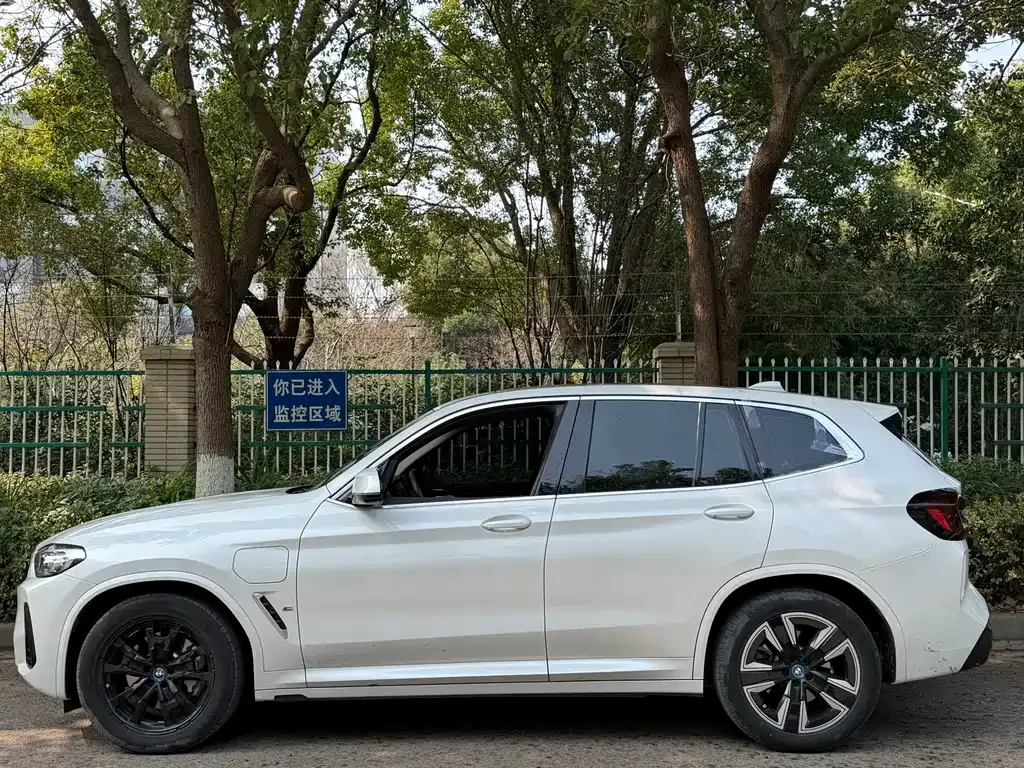 BMW iX3 — фото 6