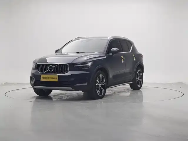 Volvo XC40 — фото 1