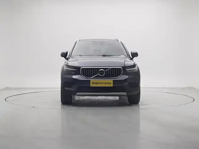 Volvo XC40 — фото 3