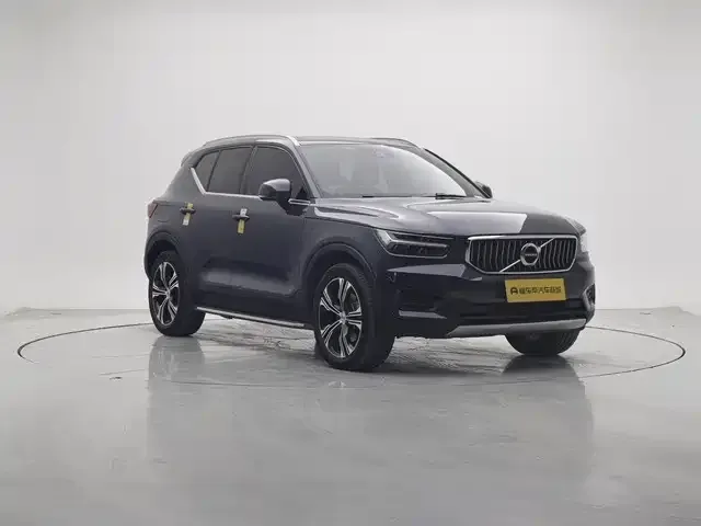 Volvo XC40 — фото 2