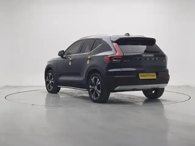 Volvo XC40 — фото 7