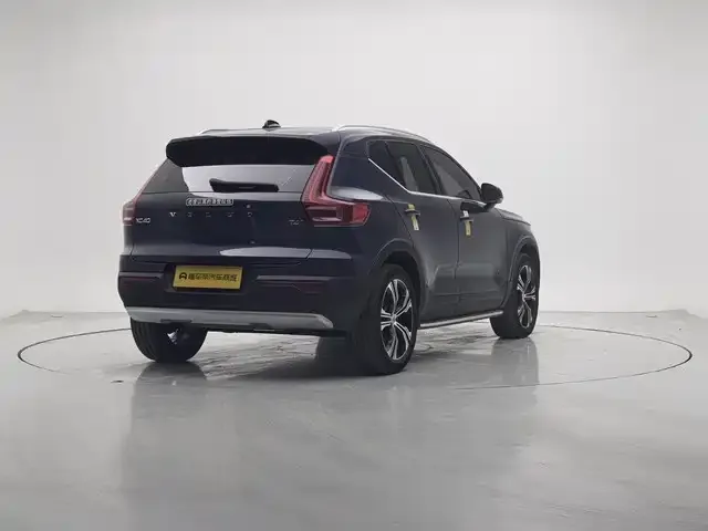 Volvo XC40 — фото 4