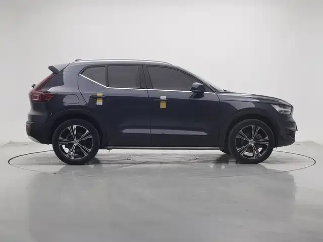 Volvo XC40 — фото 9