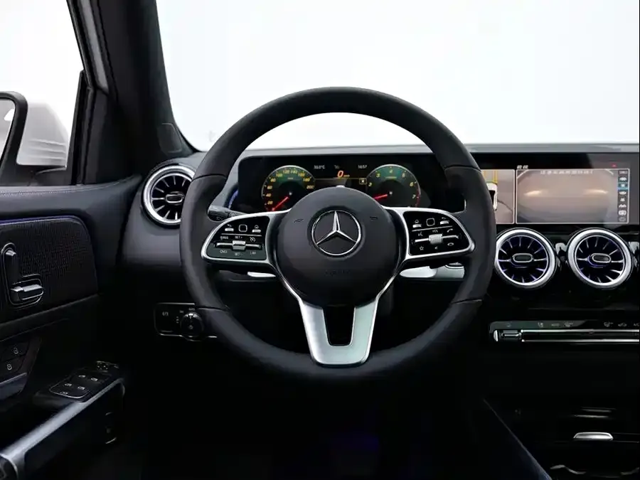 Mercedes-Benz GLB — фото 4