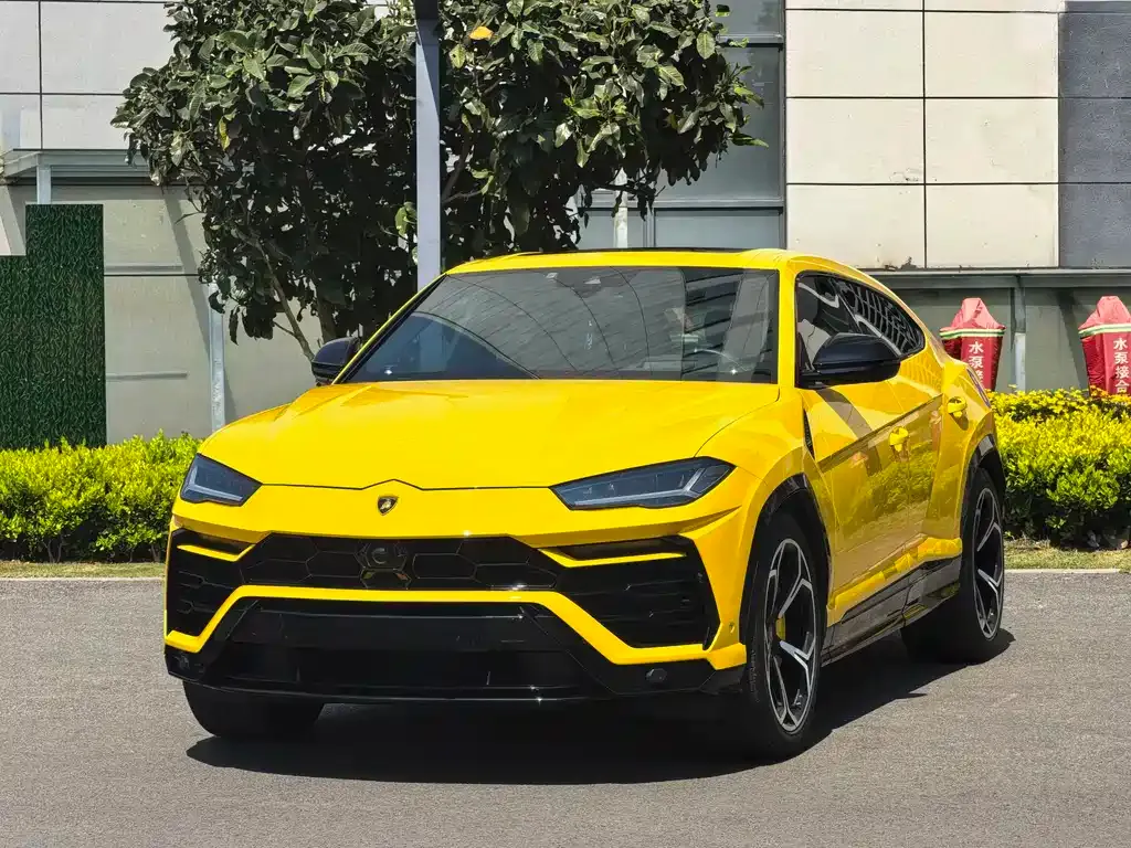 Lamborghini Urus — фото 1